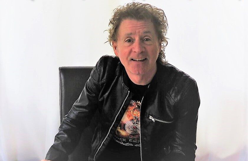 ROCK EMPORIUM – Ian Parry publica nuevo Lp. Escucha 2 temas - FORCE ...