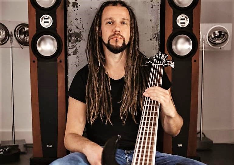 BLIND GUARDIAN 2021 NUEVO BAJISTA Johan Van Stratum (2)