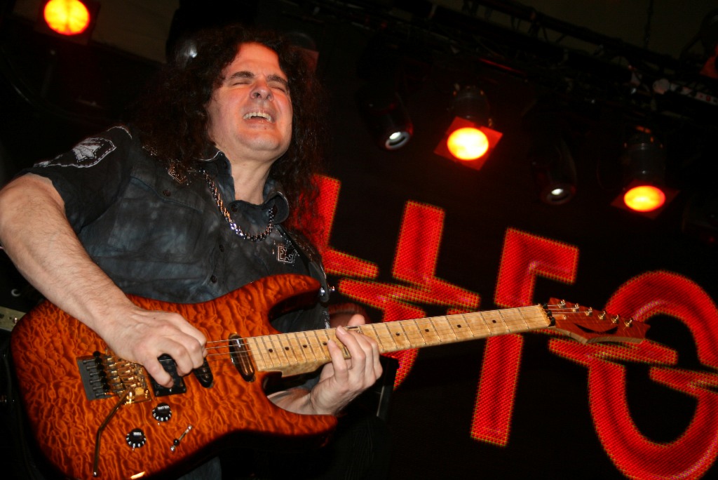 VINNIE MOORE – El guitarrista hasta hace poco de UFO, gira por España en los próximos días