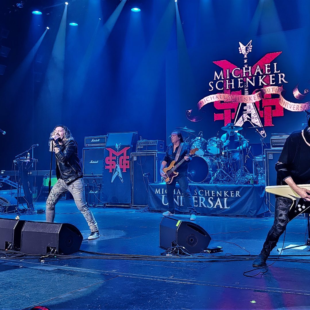 RONNIE ROMERO después de 3 años deja su puesto como vocalista principal de MICHAEL SCHENKER a Robin McAuley