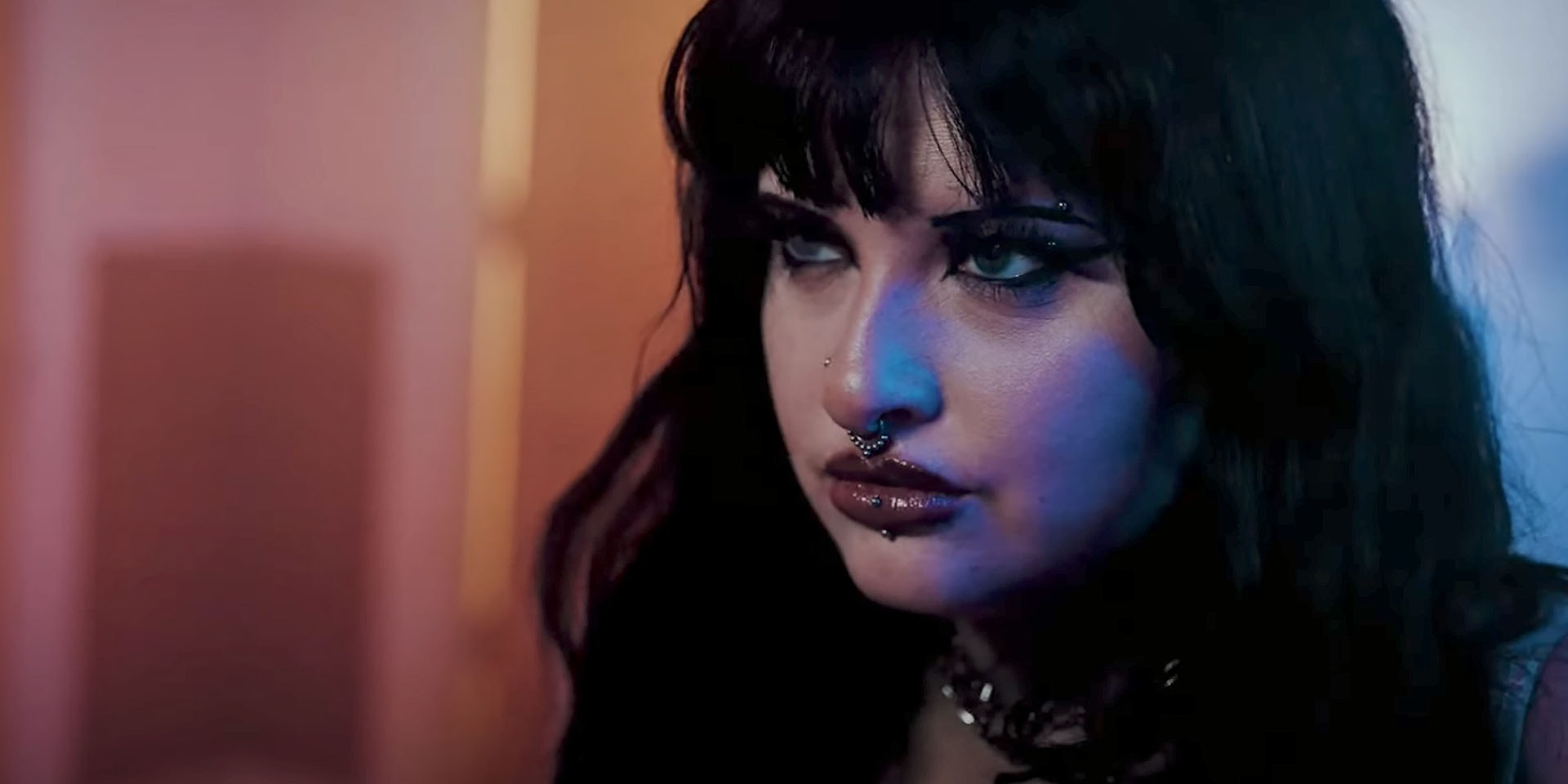 Violet Dusk lanza ‘Beauty is a Killer’ su nuevo y audaz sencillo