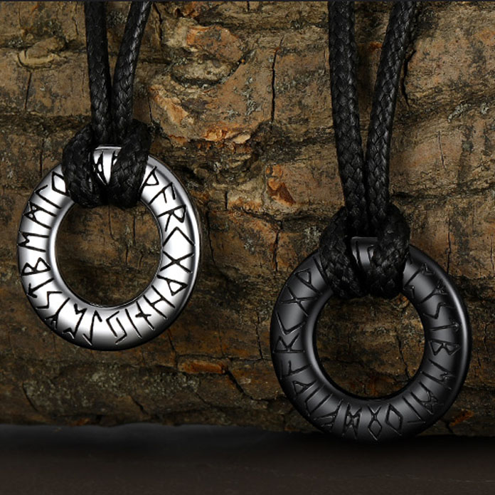 FaithHeart Collar Vikingo Runas Acero Inoxidable 316L Hombre y Mujer