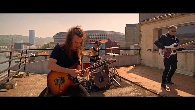 ROBERT RODRIGO – Edición EP, single, vídeo y conciertos confirmados del guitarrista español.