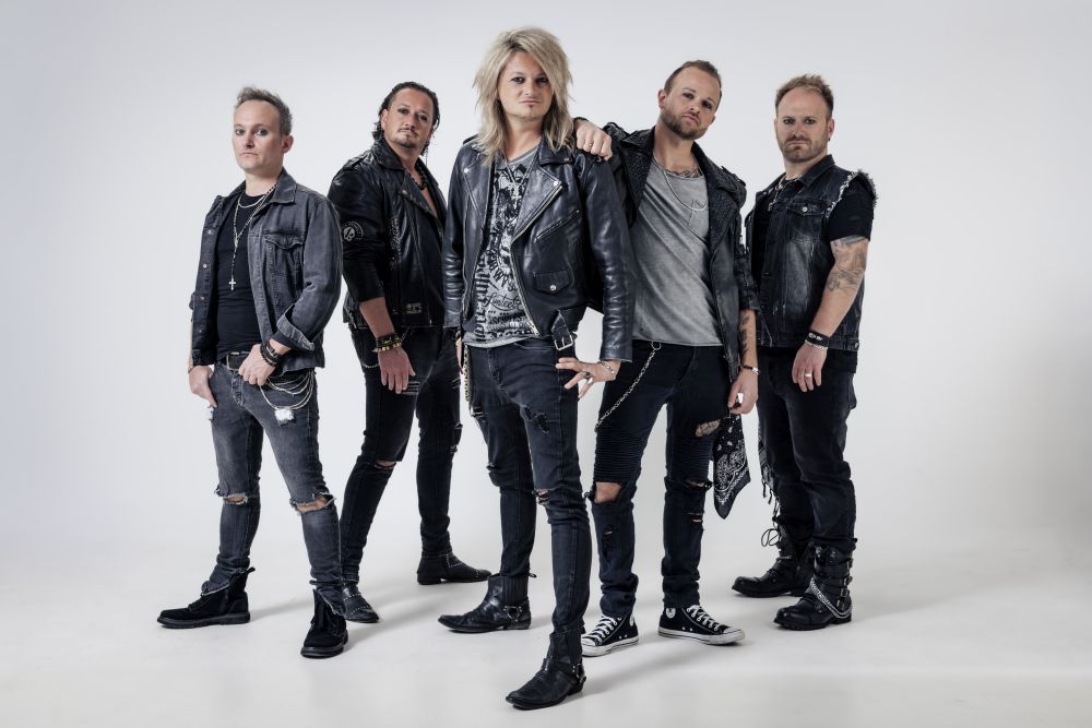 KISSIN’ DYNAMITE – Nuevo adelanto de su LP. en directo